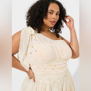 NWT Torrid Star Cluster Chiffon Foil One Shoulder Crop Top